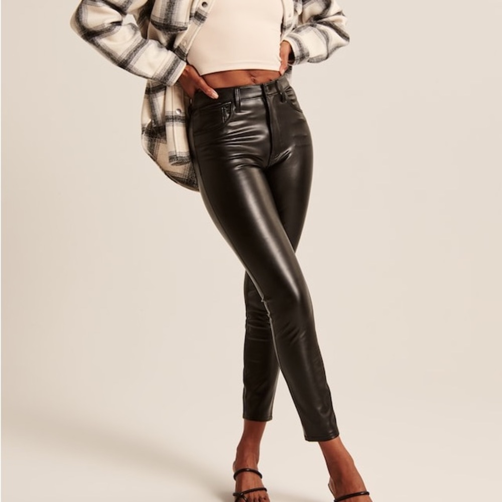 Abercrombie Vegan Leather Skinny Pants Curve Love 27 / 4 Short